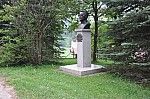 Brswad. Pomnik ks. Walentego Barczewskiego (1856-1928), dziaacza ludowego, ktry w latach 1894-1928 by tu proboszczem.
