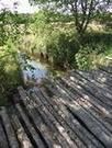 Mylelimy, e odpoczniemy na mostku moczc nogi w Reknicy, niestety mostek ulega powoli biodegradacji.
