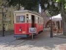 Tramwaj upamitniajcy istniejc tu w latach 1910 - 1959 sie tramwajow.