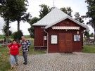W Jarnicach spotkalimy Elbiet i Mundka, razem podeszlimy do wybudowanego w 1783 roku drewnianego kocika obecnie kaplicy cmentarnej p.w. w. Jakuba.