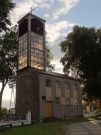 Mokobody. Dzwonnica wybudowana przez parafian w latach 70-tych XX wieku.