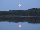 Wawrzkowizna. Po odprawie mielimy troch czasu dla siebie, usiedlimy nad stawem i wpatrujc si w ksiyc romantycznie... odganialimy si od kliwych komarzyc.