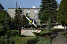 Warta. Samolot TS-8 Bies na terenie Publicznego Gimnazjum im. pk pil. St. Skaryskiego. 16.04.2016