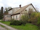 Mikoajewice. Dwr wybudowany na pocztku XIX wieku przez Bobrownickich, wczesnych wacicieli wsi. 22.04.2017