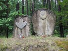 Dalej idc wzdu DW751 zerknlimy na pomnik lenikw zamordowanych podczas II w..