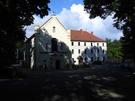 Klasztor znany jest z tego, e by miejscem internowania prymasa Stefana Wyszyskiego w padzierniku 1955 r. 