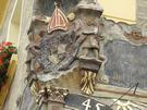 Otmuchw... na ktrym w poudniowo-wschodnim naroniku znajduje si pochodzcy z XVI wieku zegar soneczny, podobno wykonany przez szwajcarskiego uczonego Paracelsusa.