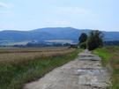 Ujedziec. Za miejscowoci znalelimy dogodne miejsce na przerw. Dookoa ki, od strony czeskiej widok na malownicze Rychlebsk hory.