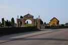 Wdrwk rozpoczlimy od wizyty na janowskim cmentarzu z okaza bram...