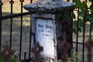 Kszyca. Pozostao przykocielnego cmentarza, zachowany nagrobek Fritza Reiche (1891-1918).