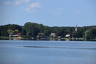 Krzeczkowo. Z brzegu adny widok na jezioro Niesysz, widoczne po drugiej stronie Przeazy.