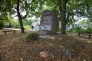 Bucze. Pomnik powicony amerykaskim lotnikom bombowca B-17, ktrzy zginli 18 marca 1945 roku zestrzeleni przez niemieck artyleri przeciwlotnicz.