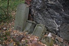Bucze. Podeszliśmy też do starego zrujnowanego cmentarza ewangelickiego, na którym po wojnie znajdowały się grobowce z piaskowca nawet z XVII wieku.