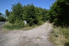 Przy kamiennym drogowskazie z napisem "Grochów" skręciliśmy w polną drogę na Grochowo.