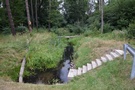 Pierwszą przerwę zrobiliśmy nad Lubniewką, siedzieliśmy na betonowych schodkach przepustu.