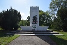 Dotarliśmy do Gozdowic, od razu wspięliśmy się do Pomnika Sapera.