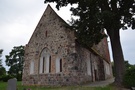 Nowielin. We wsi obejrzeliśmy zbudowany z ciosów granitowych i cegły w II połowie XIII wieku wczesnogotycki kościół pw. Niepokalanego Serca NMP.