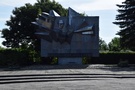 Pyrzyce. Po drugiej stronie murw ciekawostka - pomnik wdzicznoci Armii Radzieckiej, ktry po upadku systemu komunistycznego zmodyfikowano dodajc napis "BG HONOR OJCZYZNA".