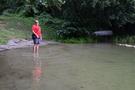 Jez. Ciche. Z górki zeszliśmy do pobliskiej plaży, znowu skończyło się tylko moczeniem nóg.